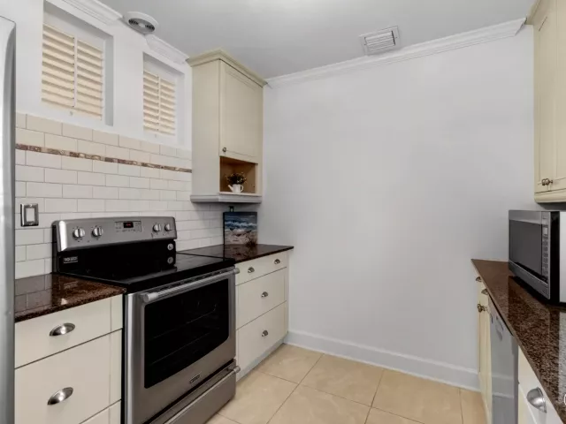 Продажа дома по адресу 201 Del Rio Boulevard - фото 9039241