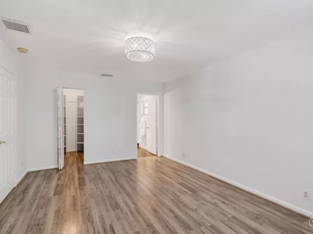 Продажа дома по адресу 201 Del Rio Boulevard - фото 9039253