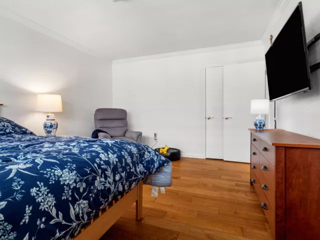 Продажа дома по адресу 2110 NE 55th Street - фото 8912785