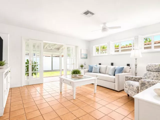 Продажа дома по адресу 2110 NE 55th Street - фото 8912772