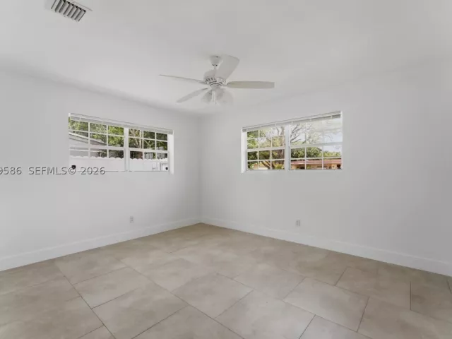 Продажа дома по адресу 14731 NE 8th Ct - фото 8924745
