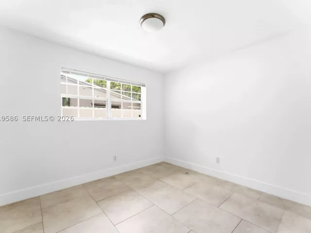 Продажа дома по адресу 14731 NE 8th Ct - фото 8924746