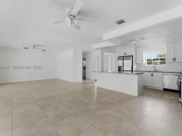 Продажа дома по адресу 14731 NE 8th Ct - фото 8924734