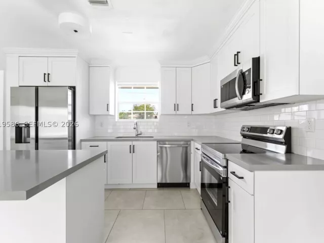 Продажа дома по адресу 14731 NE 8th Ct - фото 8924736