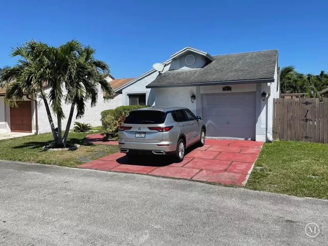 Продажа дома по адресу 1231 SW 112th Avenue - фото 9302300