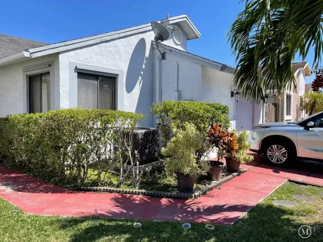 Продажа дома по адресу 1231 SW 112th Avenue - фото 9302284