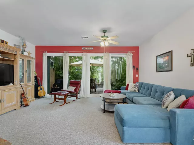 Продажа дома по адресу 1950 Ne 7th St 105 - фото 9358441