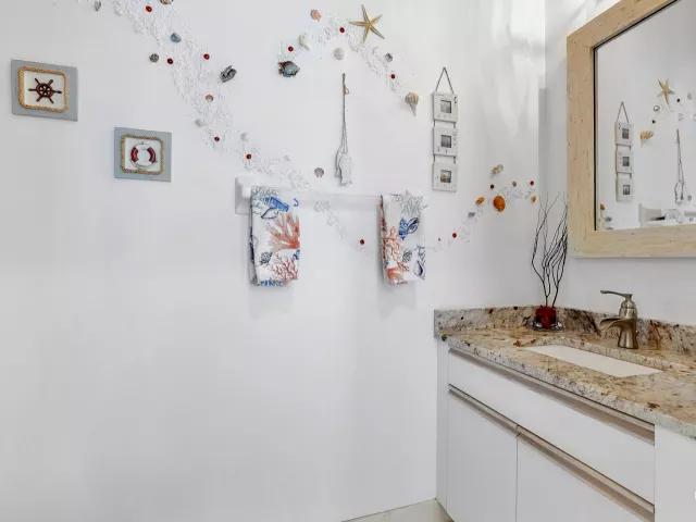 Продажа дома по адресу 1950 Ne 7th St 105 - фото 9358444
