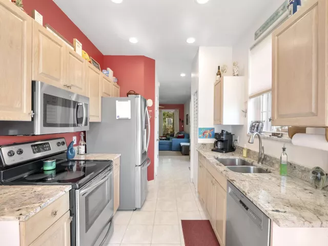 Продажа дома по адресу 1950 Ne 7th St 105 - фото 9358447