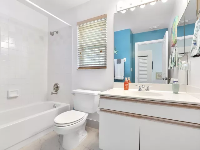 Продажа дома по адресу 1950 Ne 7th St 105 - фото 9358454