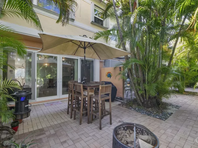 Продажа дома по адресу 1950 Ne 7th St 105 - фото 9358468