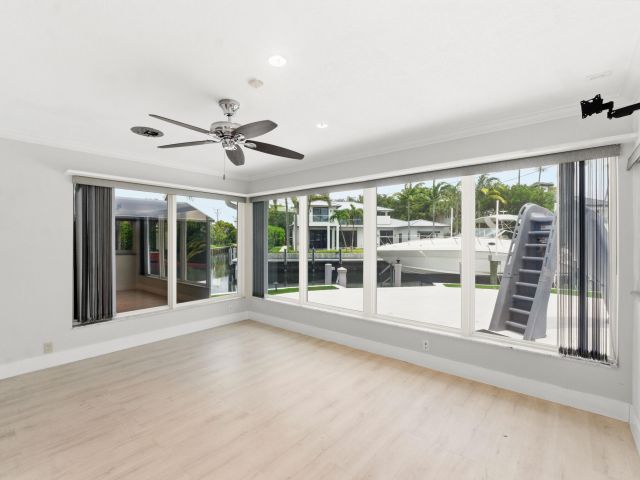Продажа дома по адресу 5900 Bayview Drive - фото 8125384