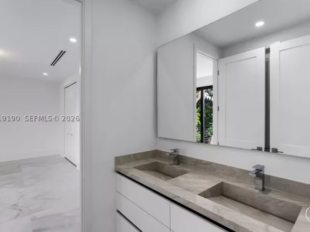 Продажа дома по адресу 2265 SW 4 St - фото 8982341