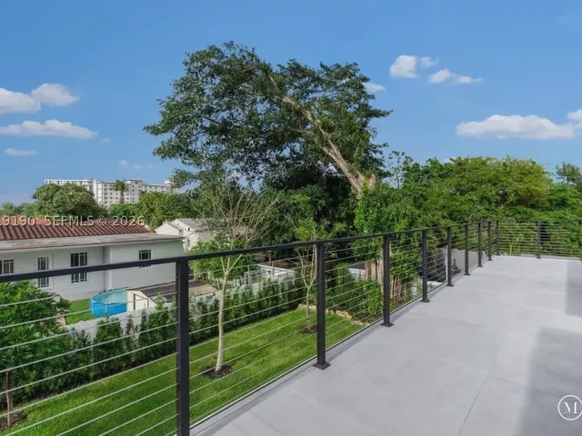 Продажа дома по адресу 2265 SW 4 St - фото 8982347