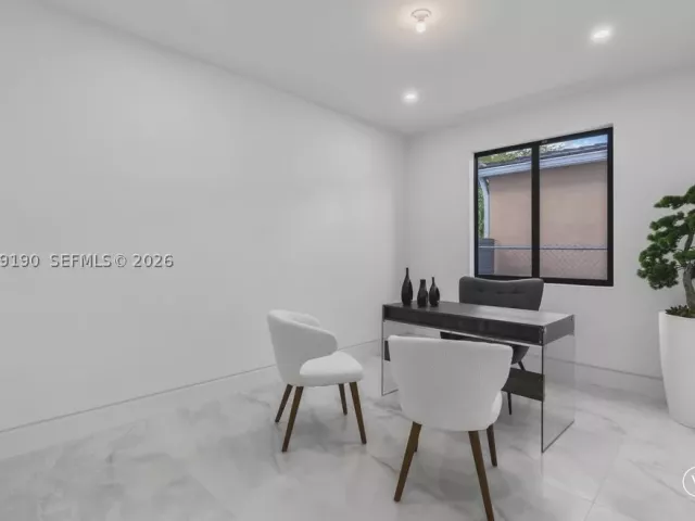 Продажа дома по адресу 2265 SW 4 St - фото 8982351
