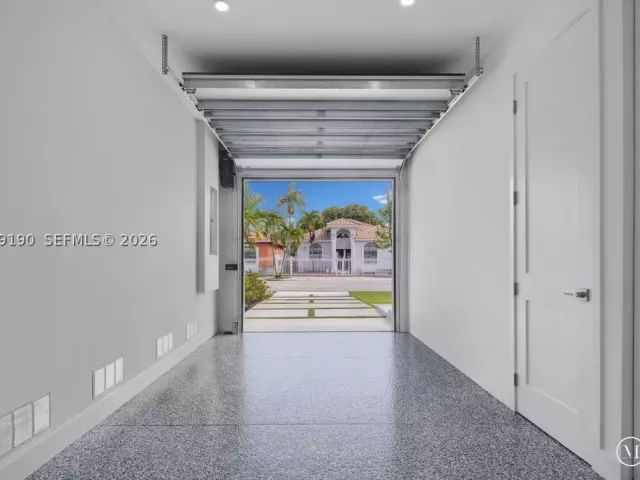 Продажа дома по адресу 2265 SW 4 St - фото 8982354
