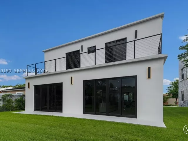 Продажа дома по адресу 2265 SW 4 St - фото 8982357