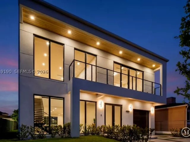 Продажа дома по адресу 2265 SW 4 St - фото 8982362