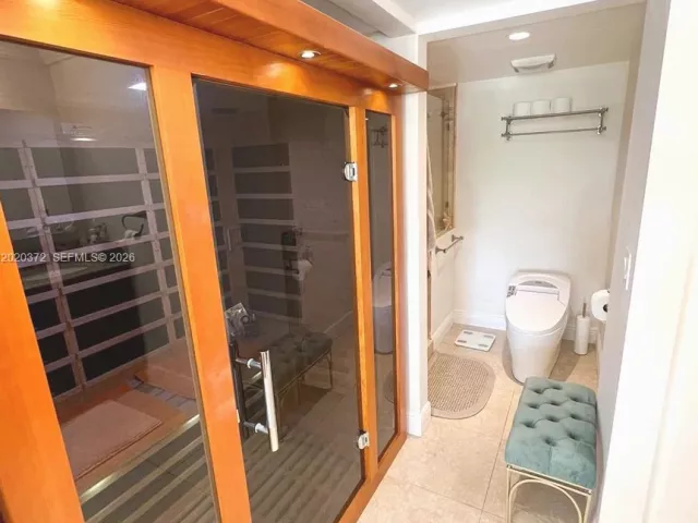 Продажа дома по адресу 3756 NE 167th St - фото 7673662