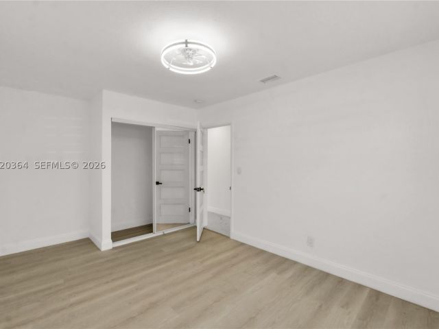 Продажа дома по адресу 317 NW 27th St - фото 8239859
