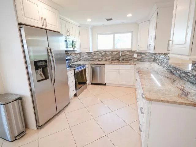 Продажа дома по адресу 3216 Karen Drive - фото 9380954
