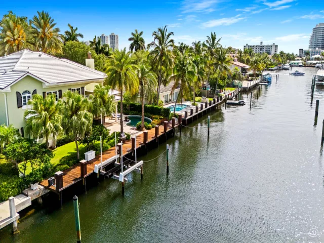Продажа дома по адресу 2856 NE 25th Street - фото 8922774