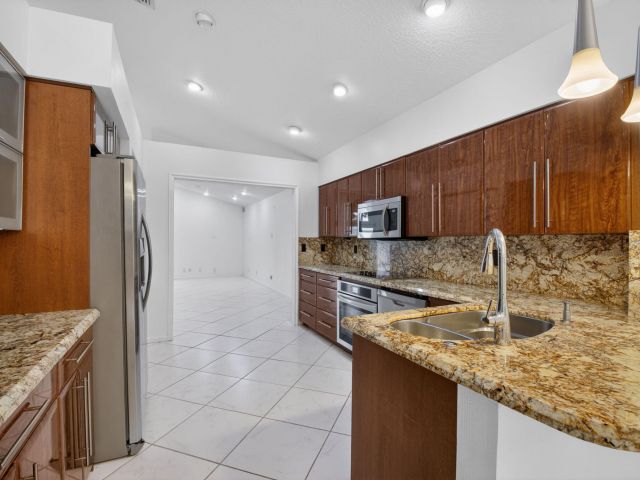 Продажа дома по адресу 7558 Ironbridge Circle - фото 8298017