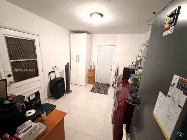 Продажа дома по адресу 661 SW 67th Ave - фото 7674390