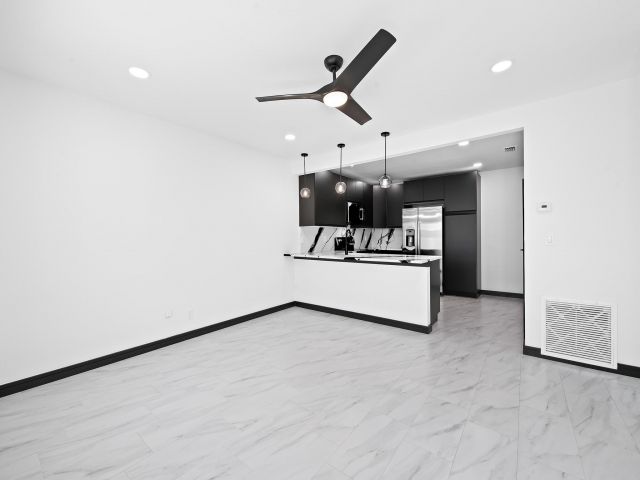 Продажа дома по адресу 1508 NE 6th Street - фото 8417377
