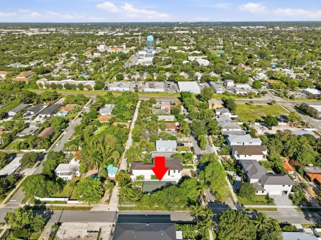 Продажа дома по адресу 502 SE 3rd Avenue - фото 9354137