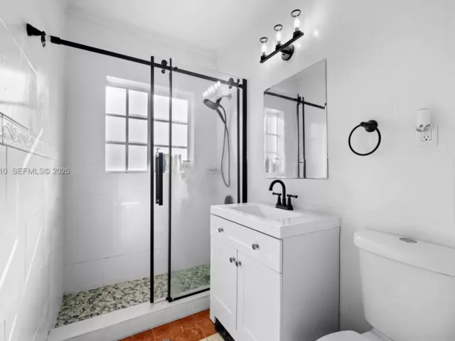 Продажа дома по адресу 555 NE 73rd St - фото 7677170