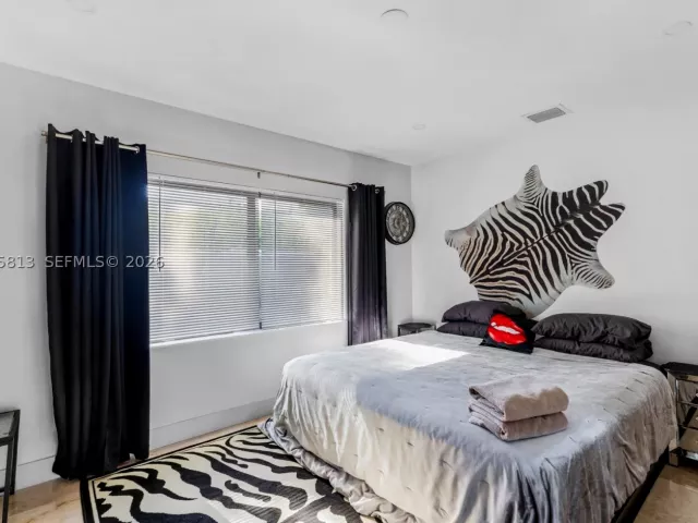 Продажа дома по адресу 2349 NE 173rd St - фото 9348335