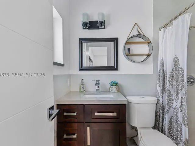 Продажа дома по адресу 2349 NE 173rd St - фото 9348338