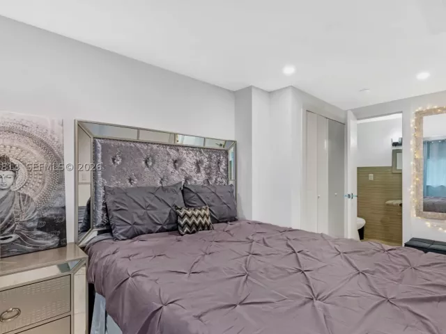 Продажа дома по адресу 2349 NE 173rd St - фото 9348339
