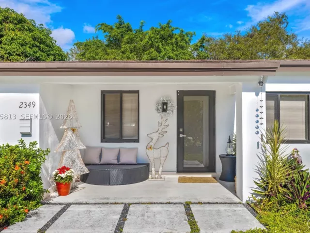 Продажа дома по адресу 2349 NE 173rd St - фото 9348344