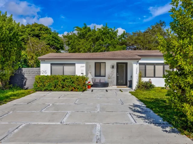 Продажа дома по адресу 2349 NE 173rd St - фото 9348345