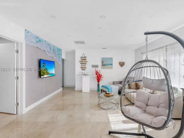 Продажа дома по адресу 2349 NE 173rd St - фото 9348328
