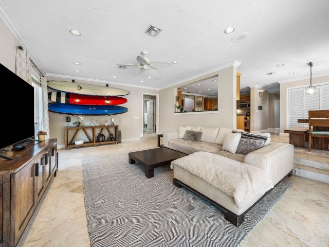 Продажа дома по адресу 1560 SW 17th Street - фото 8497268