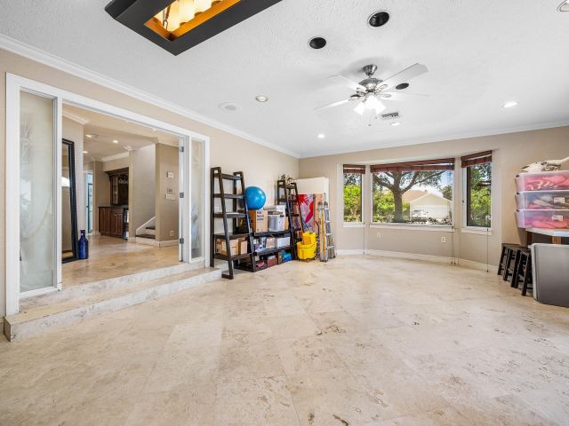 Продажа дома по адресу 1560 SW 17th Street - фото 8497973