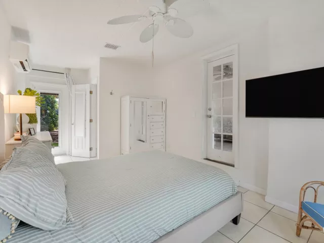 Продажа дома по адресу 1236 NE 13th Avenue - фото 8900041