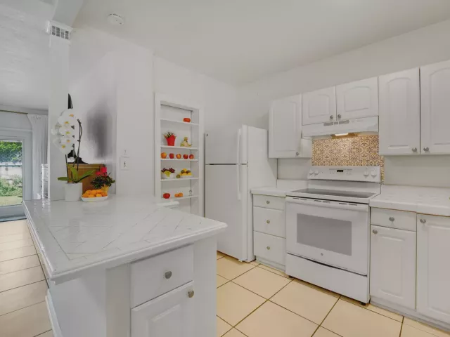 Продажа дома по адресу 1236 NE 13th Avenue - фото 8900042