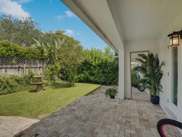Продажа дома по адресу 1236 NE 13th Avenue - фото 8900046