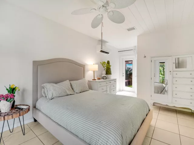 Продажа дома по адресу 1236 NE 13th Avenue - фото 8900047