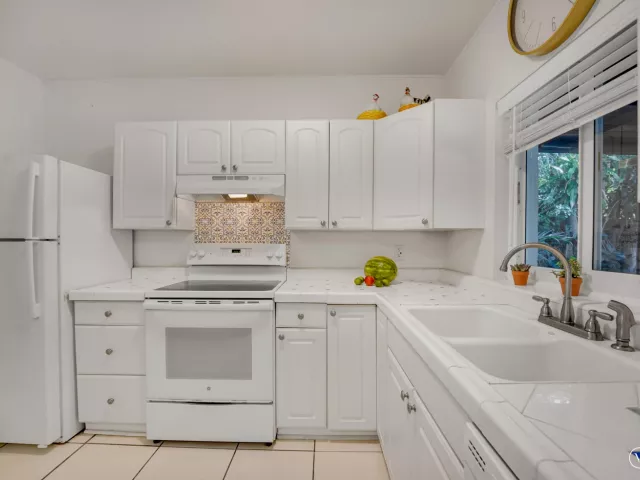 Продажа дома по адресу 1236 NE 13th Avenue - фото 8900039
