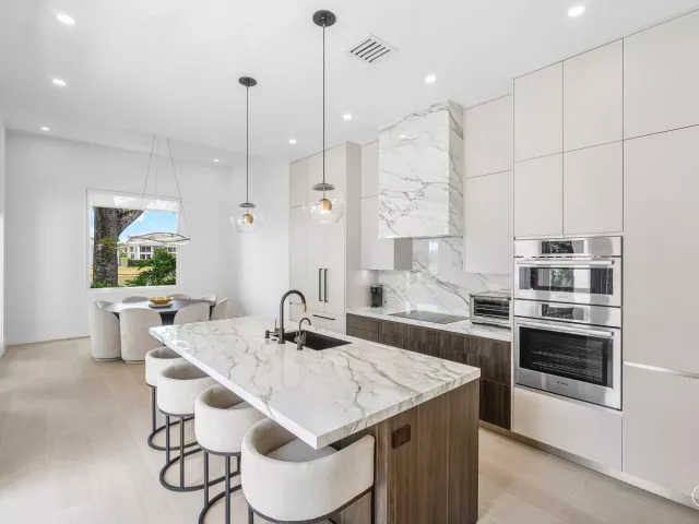 Продажа дома по адресу 5768 NW 39th Avenue - фото 8916913