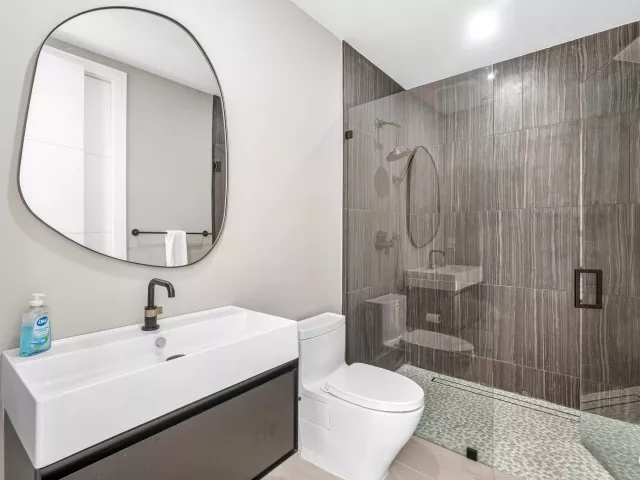 Продажа дома по адресу 5768 NW 39th Avenue - фото 8916920