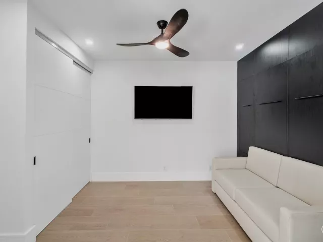 Продажа дома по адресу 5768 NW 39th Avenue - фото 8916921