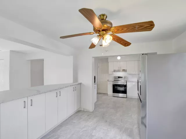 Продажа дома по адресу 1101 SW 31st Street - фото 8920989