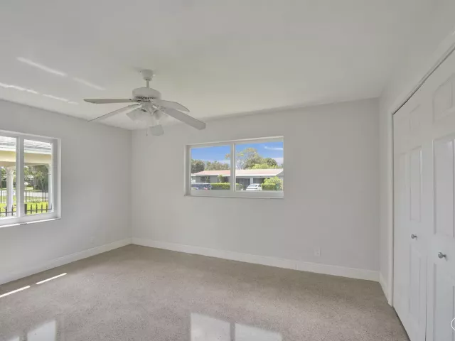 Продажа дома по адресу 1101 SW 31st Street - фото 8920993