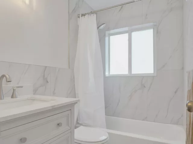 Продажа дома по адресу 1101 SW 31st Street - фото 8920994